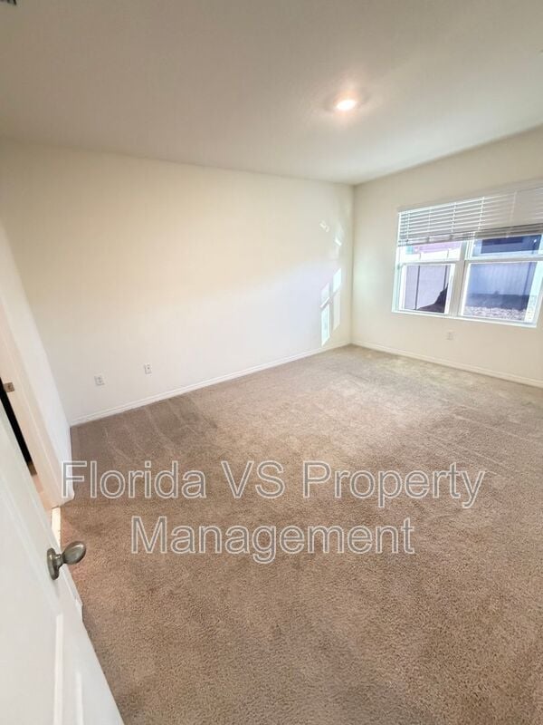 Building Photo - 804 Horsetail Dr