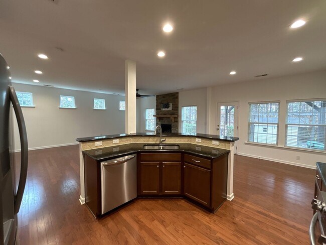 Building Photo - T.R. Lawing Realty Property