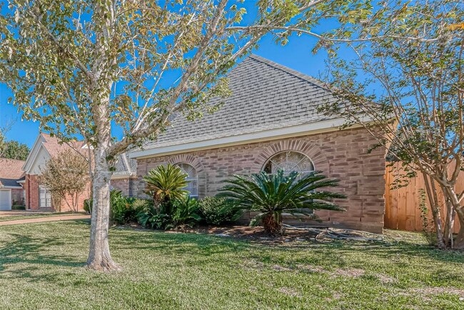 Building Photo - 2919 Pepperwood Dr