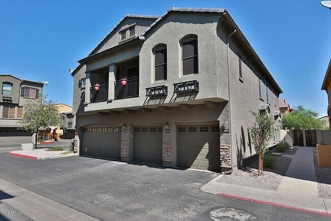 Primary Photo - 2402 E 5th St