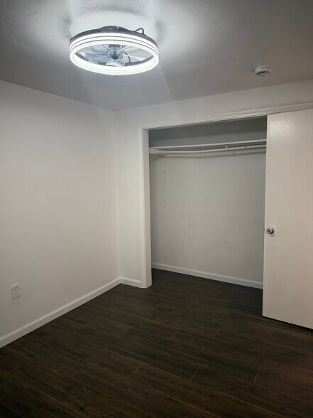 Building Photo - 1131 Knox St