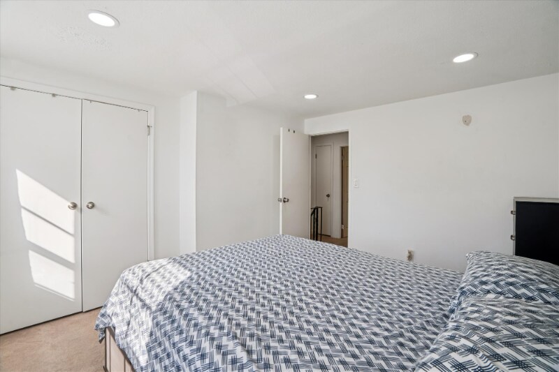 Building Photo - 1925 Dutch Village Dr