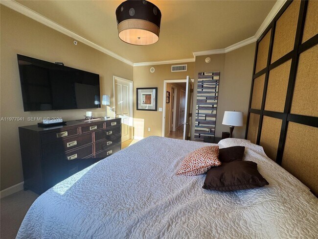 Building Photo - 17875 Collins Ave