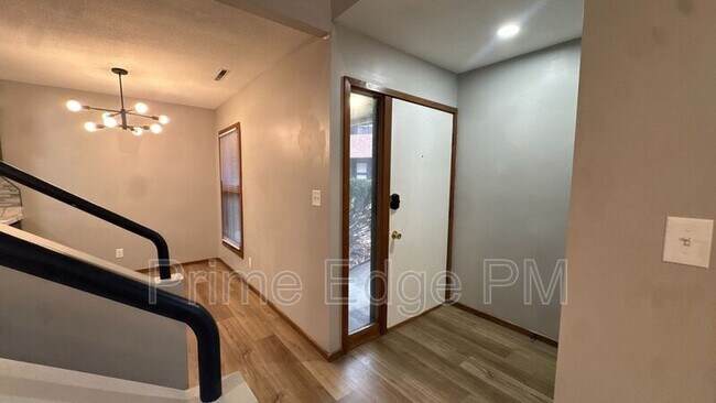 Building Photo - 1821 Ridgehaven Ct