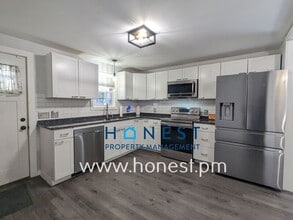 Building Photo - 162 College Ave