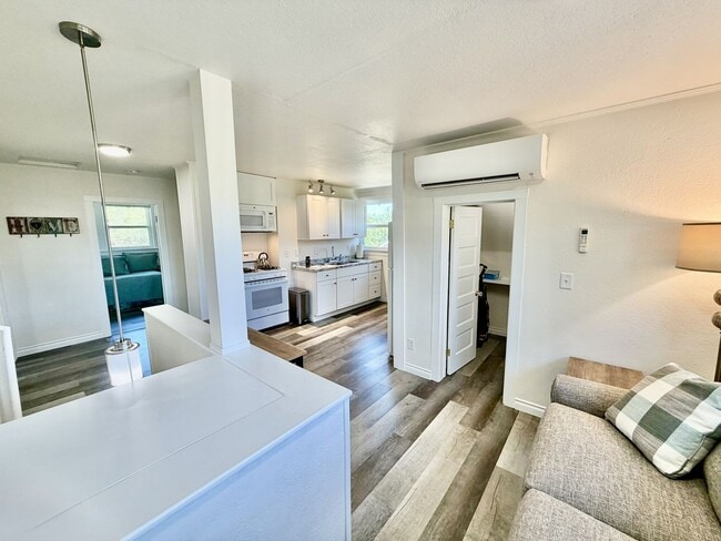 Building Photo - 487 Scenic Dr