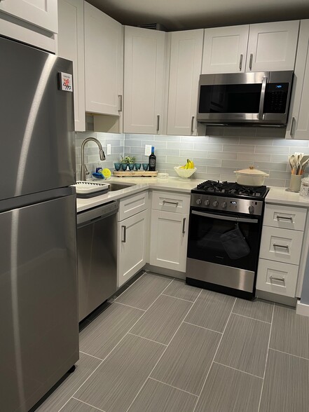 Kitchen Newly remodeled - 430 M St SW