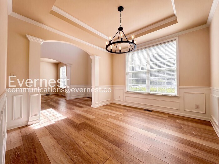 Building Photo - 5995 Chinook Ct
