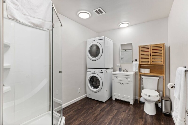 Building Photo - 321 W Kalmia St