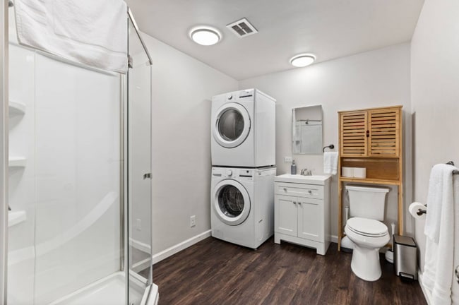 Building Photo - 321 W Kalmia St