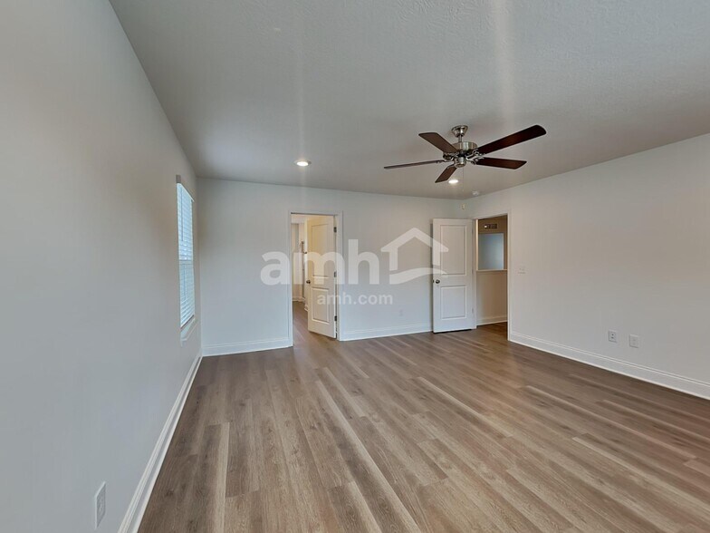 Building Photo - 305 Pne Hl Ct