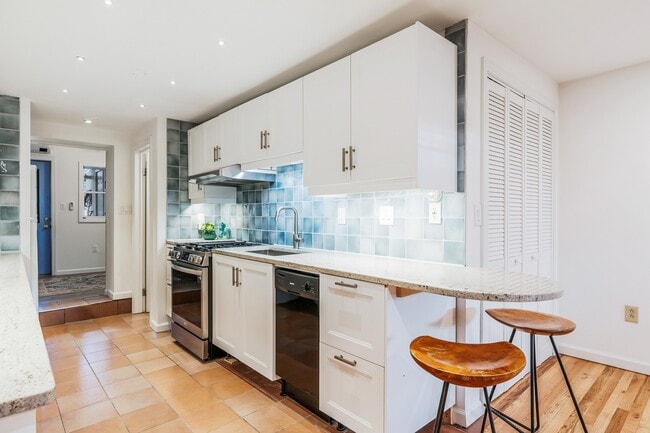 Building Photo - 209.5 4th St