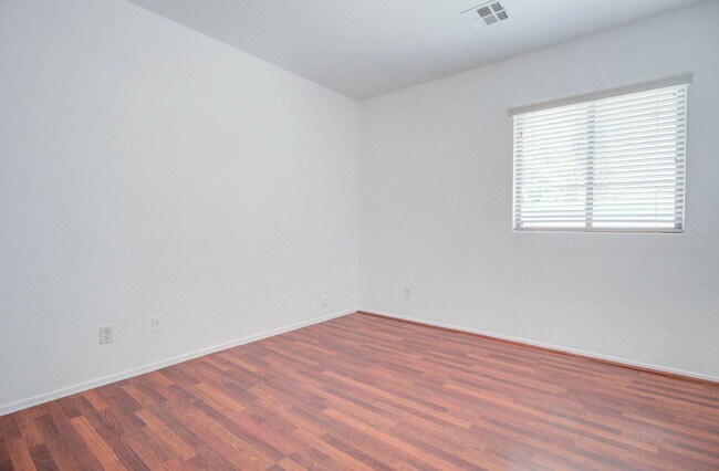 Building Photo - 4836 S Summit Ct
