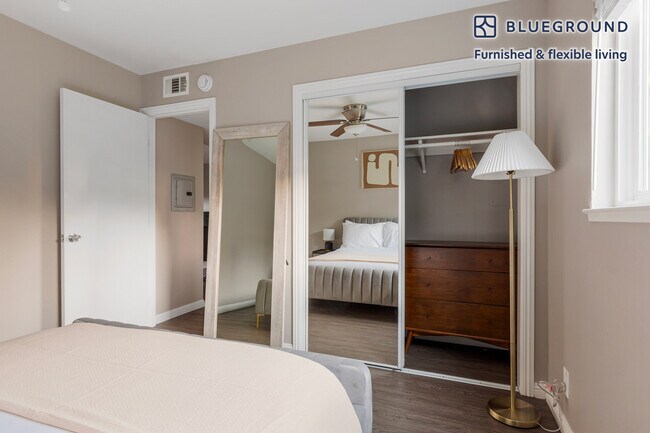 Building Photo - 710 Laurel Ave