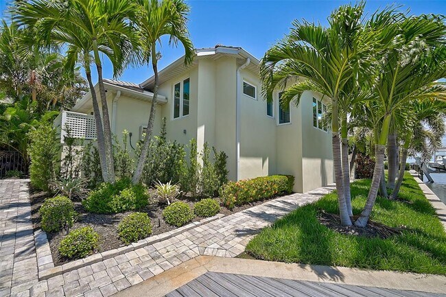 Building Photo - 830 Tarawitt Dr