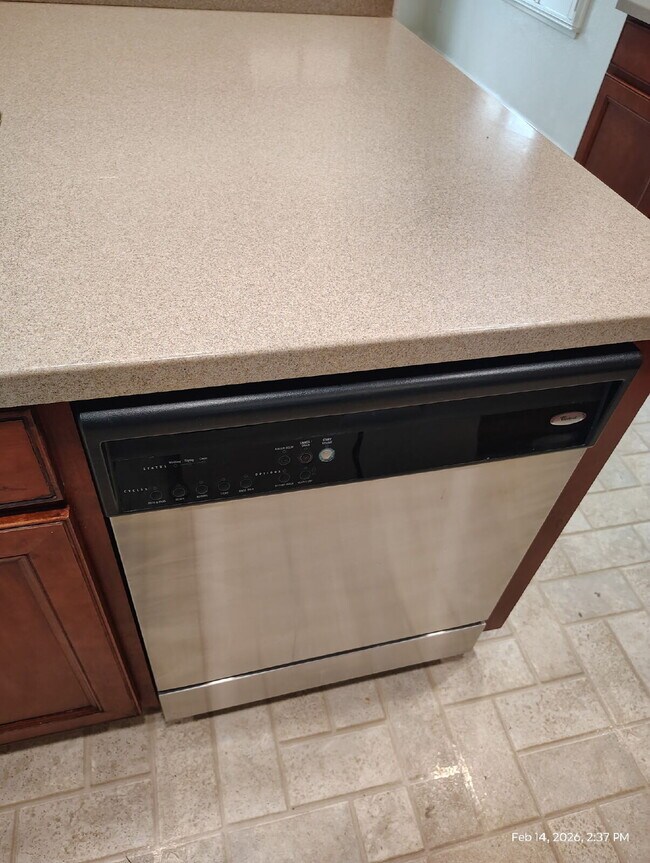 Building Photo - Bonus Office/Den, New Flooring, New Appliance, White Plantation Shutters throughout, Landscaped y...