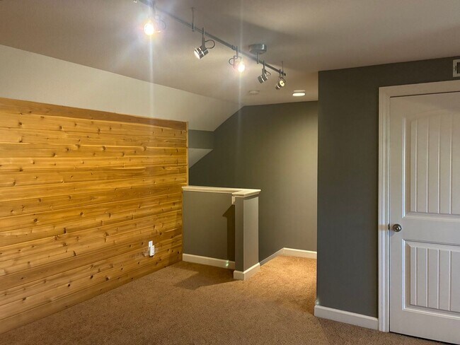 Building Photo - 4207 Gladden Ln