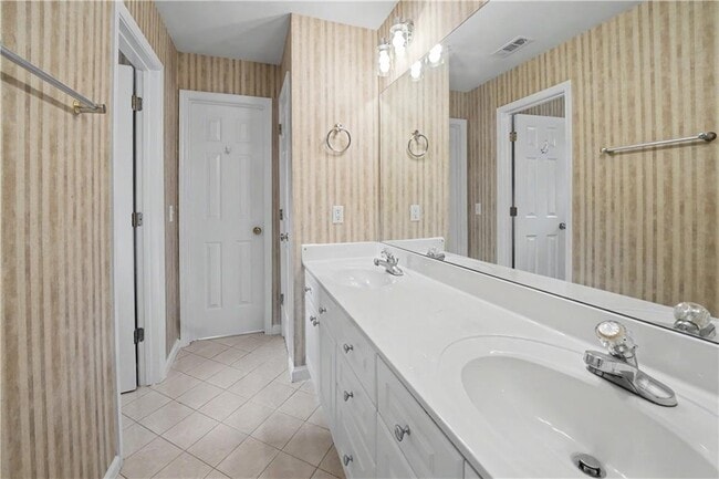 Building Photo - 2260 Bent Creek Manor