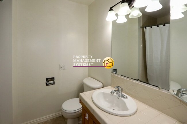 Building Photo - 4 Bedroom Cottonwood Heights Home