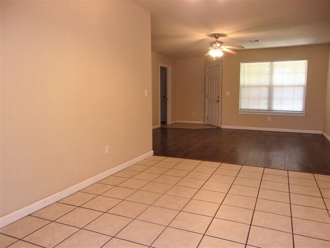 Building Photo - 3 BED 2 BATH 2 CAR GARAGE HOME- NW OKC