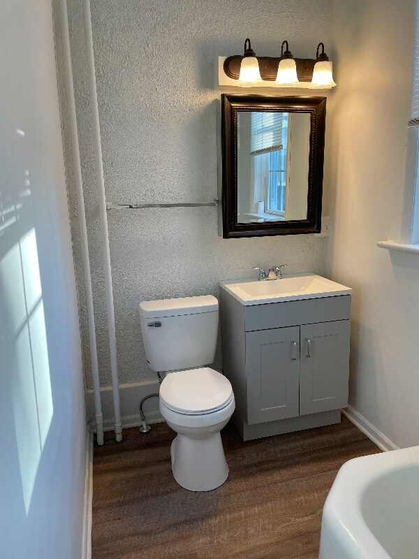 Building Photo - 301 W Lincoln St