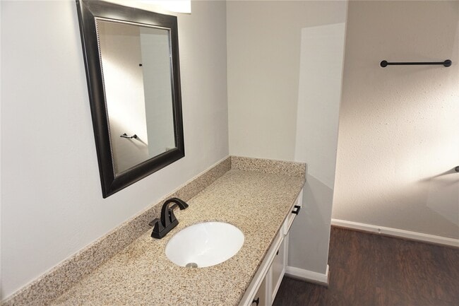 Building Photo - 2727 Tinechester Dr