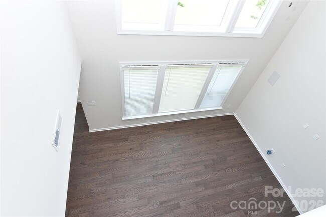 Building Photo - 1133 Overlake Dr