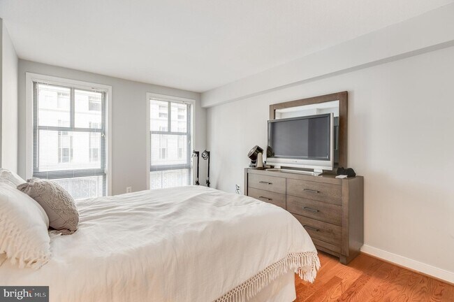 Building Photo - 616 E Street NW Unit 321