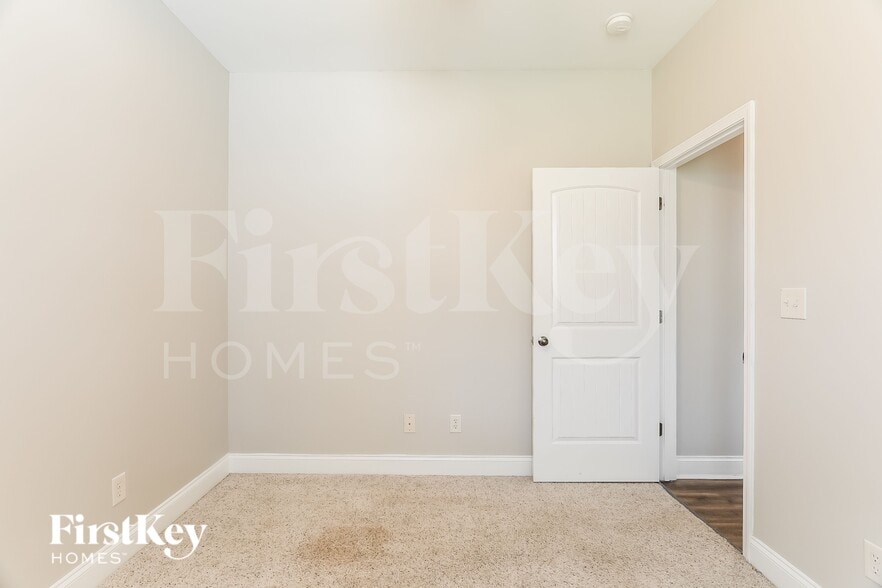 Building Photo - 20815 Sandy Dr