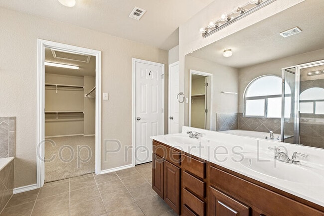 Building Photo - 12638 Red Maple Way