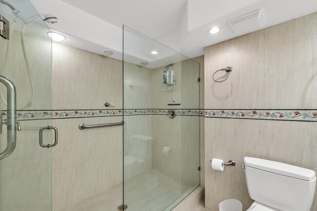 Building Photo - 3000 S Ocean Dr