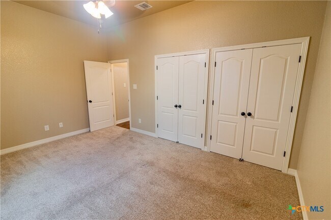 Building Photo - 2033 Catkins Ln