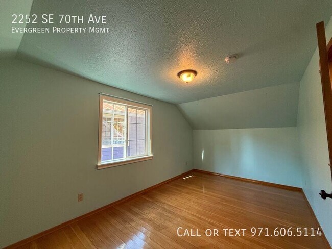 Building Photo - 2252 SE 70th Ave