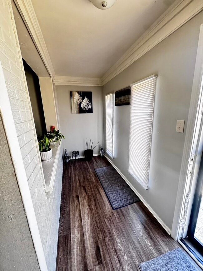 Building Photo - 3558 Kensett Dr