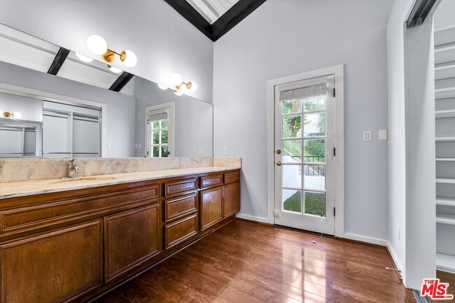 Building Photo - 1713 Queens Ct