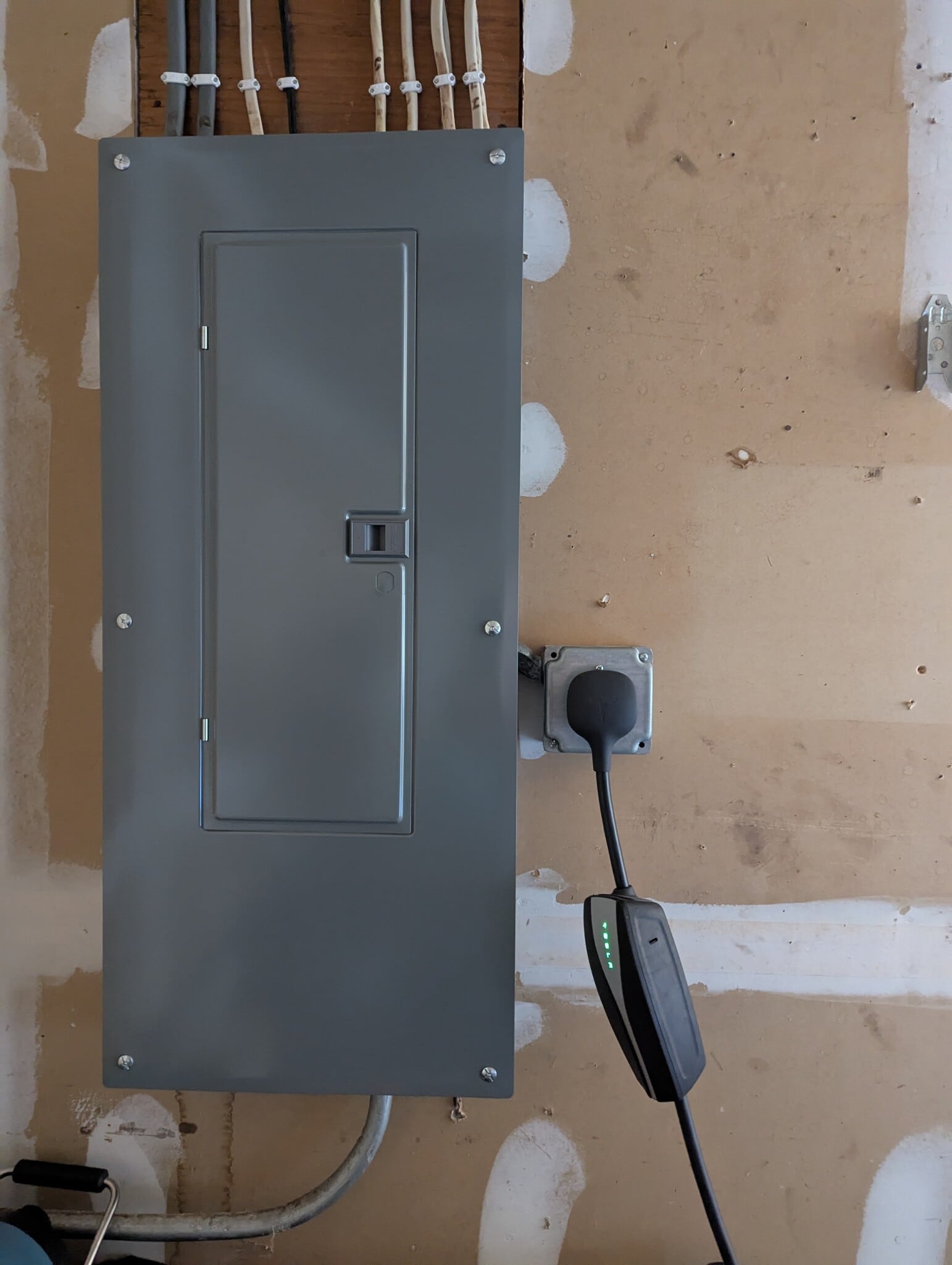 240-Volt outlet in garage for fast EV charging - 3552 Independence Ave N