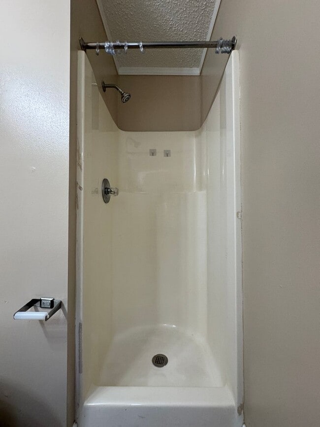 Building Photo - 1620 Hickory Pl