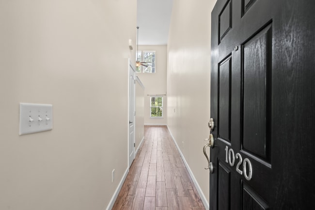 Building Photo - 1020 Fairway Ln