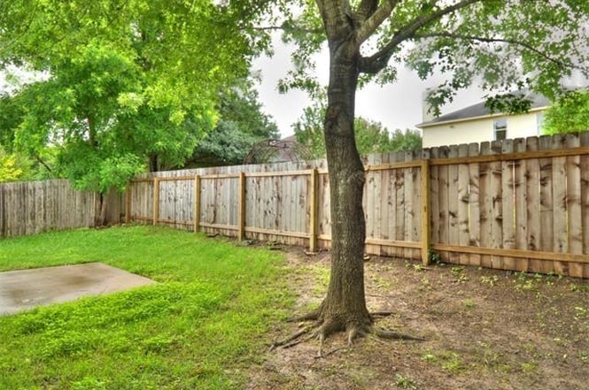 Yard - 2201 Kaiser Dr