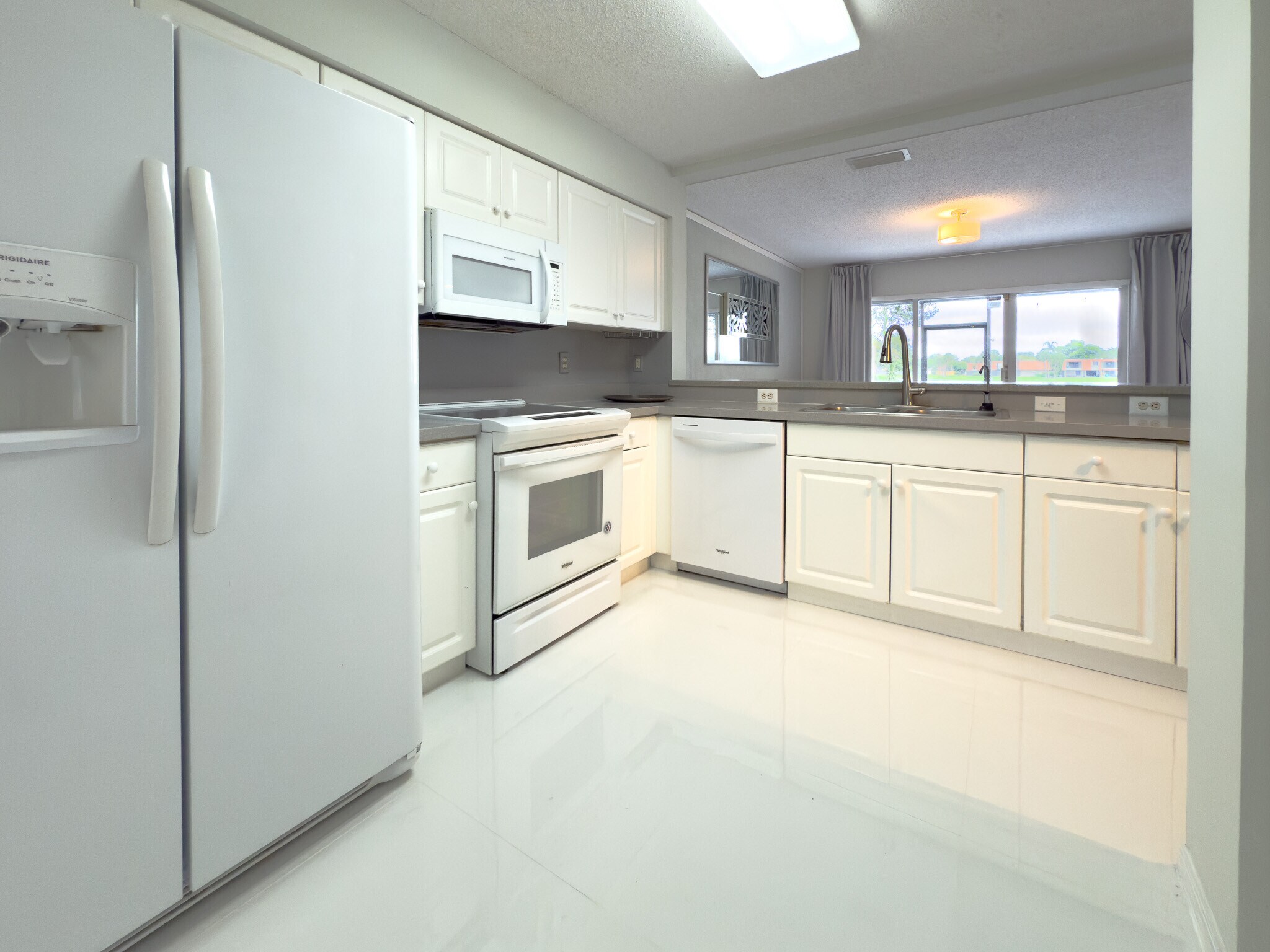 Building Photo - 1705 SW 110th Ter