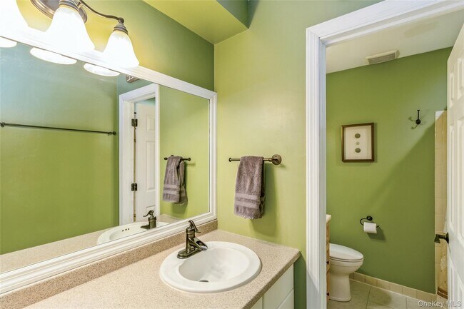 Building Photo - 48 Pointe Cir S