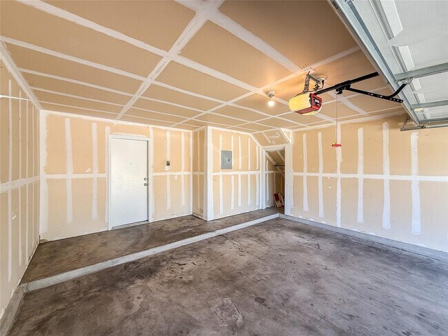 Building Photo - 909 Remington Dr