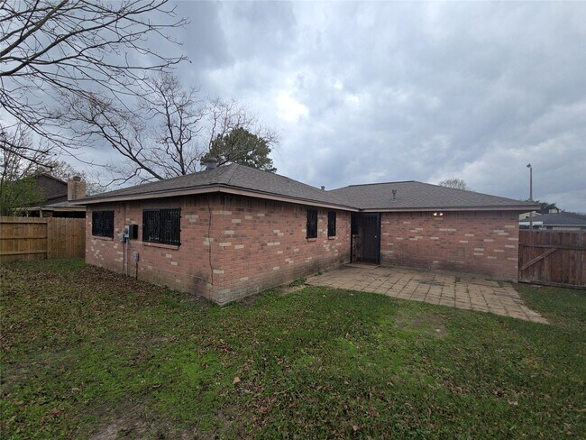 Building Photo - 13806 Long Glen Dr