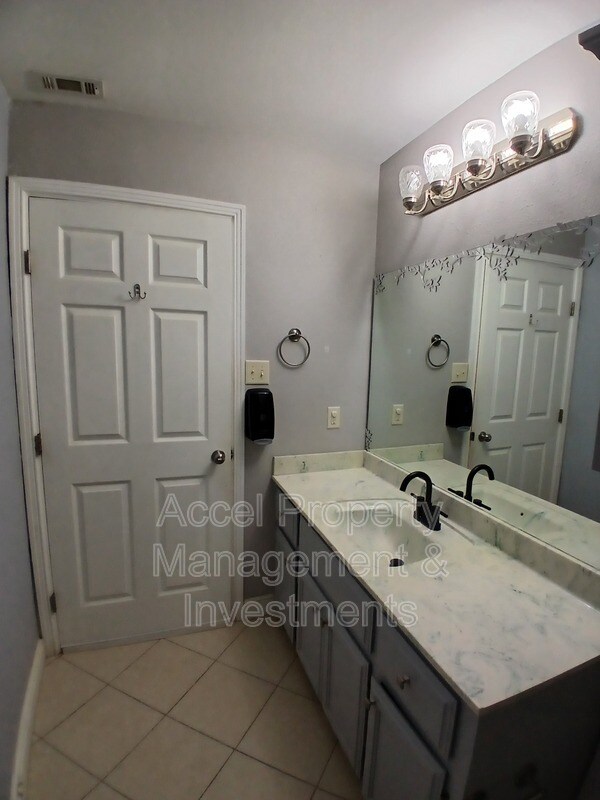 Building Photo - 3601 Mina De Oro