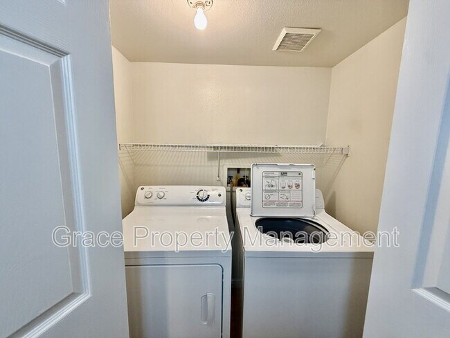 Building Photo - 1146 Opal St