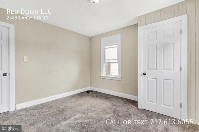 Building Photo - 2369 Canby St