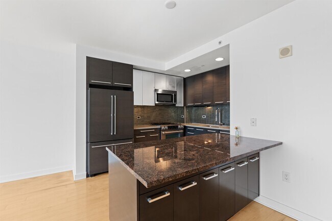 Building Photo - 2 2nd St