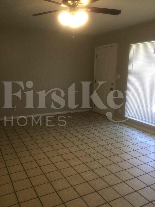 Building Photo - 609 Snowden Dr