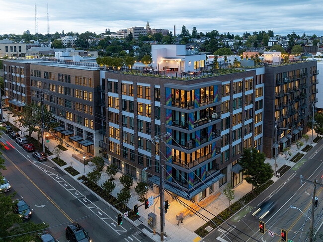 Building Photo - Tapestry