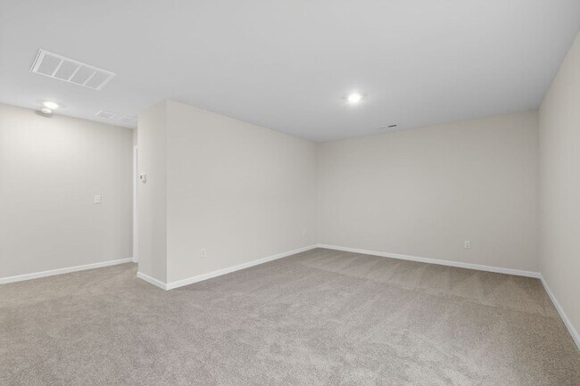 Building Photo - Spacious 5BR House in Statesville